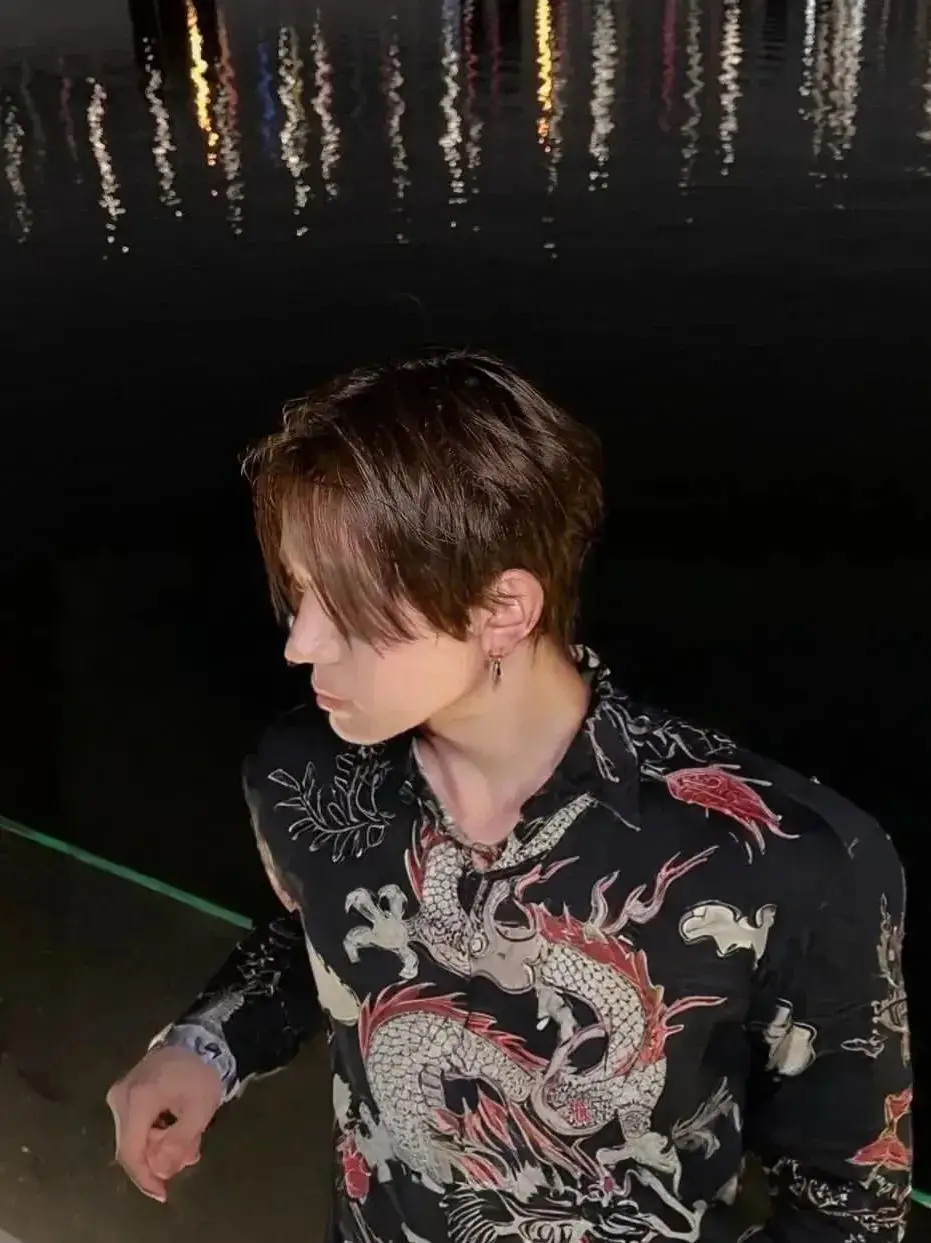jungwon ama ni-ki batiknya kaku😔😔☝🏼#enhypen #fyppppppppppppppppppppppp #fypシ #heeseung #jay#jungwon#sunoo#jake#sunghoon #ni-ki
