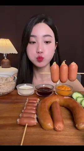 Nay ăn xúc xích cùng e nha ạ #mukbang #thhoadayrui #ancungtiktok #LearnOnTikTok 
