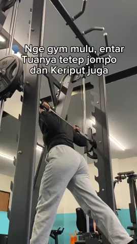Kita usahakan nanti jadi oma oma strong 💪👵🏻 #gym #GymTok #gymmotivation  #fitnes #workout #legday #legsworkout #strong #sehat #olahraga 