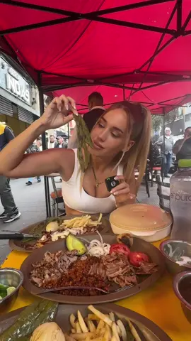 Probamos los tacos mexicanos 🇲🇽 Estaban muy buenos 😍 #comida #mexico 