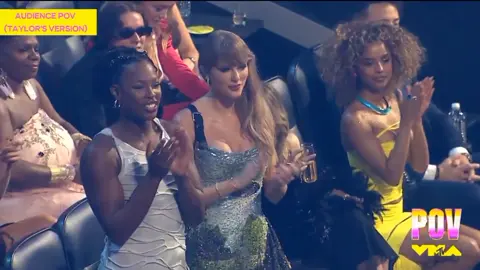 Taylor during Katy Perry's speech of receiving MTV Vanguard Award #taylorswift #taylorswiftedit #taylorswifttok #katyperry #MTV #VMAs 