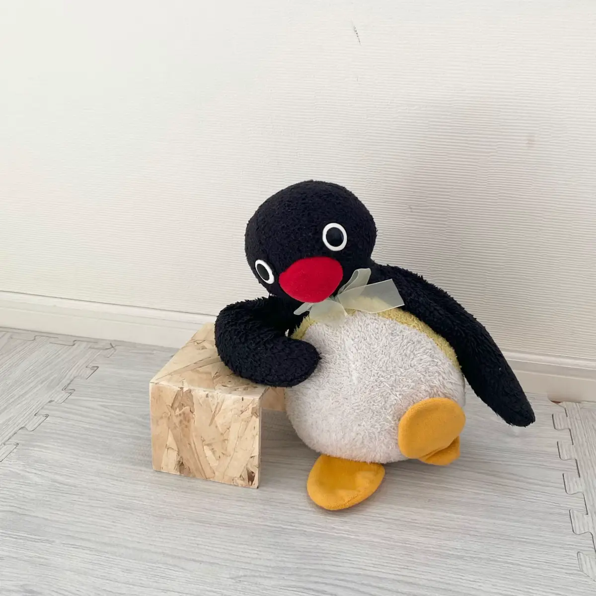 #ピングー #pingu #ぬい撮り #ペンギン #penguin #🐧 #肘 #elbow #stuffedanimals #plushies #nootnoot #japan 