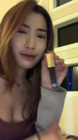 jarang banget pake lipgloss tp kali ini jatuh cinta sama warnanya😍 @ONLYOU Store 