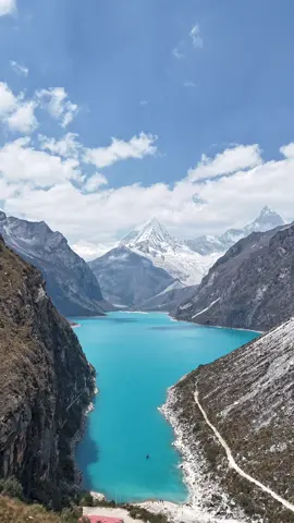 📍LAGUNA PARON 🇵🇪 Es el depósito natural de agua dulce más grande de la Cordillera Blanca y del Parque Nacional Huascarán de la región Áncash.📸 El Color y sus Vistas a las Montañas son la que la hacen una joya para los Visitantes 💫 #lagunaparon #huaraz #peru #travel #mountains #Hiking #camping #perufullviajes #huaraz 