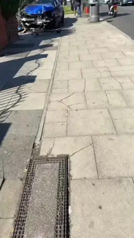Man seen running off after smashing his BMW M5 into someone's house while trying to drift 😭😭 luckily he just about missed the bus stop where people were standing (via @_damian_stef) #UB1UB2 #London #Greenford 