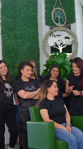 En David Alexander, somos más que un equipo: somos una gran familia, cada uno aportando su arte y su pasión. Poco a poco, les iremos mostrando el talento único de cada uno de nosotros, porque creemos que todos somos artistas. Este cambio de imagen es un reflejo de nuestra misión: cumplir los sueños de nuestros clientes, ya sea favorable o no, es una meta que nos impulsa a seguir adelante. Los sueños son poderosos, son lo que nos mantiene vivos en este mundo, y estamos aquí para ayudarlos a hacerlos realidad. 🌟✨ 📍 **Ubicación:**  [Houston, TX]   📞 **Teléfono:** 832-489-2623   🕘 **Horario:** Martes a Sábado, de 9 AM a 5 PM #DavidAlexanderFamily #ArteConPasión #CambiandoVidas #CumpliendoSueños #ArtistasDelCabello #HoustonHairArtists #InspiraciónDiaria #PoderDeLosSueños #TransformacionesUnicas #HairGoals #EquipoCreativo