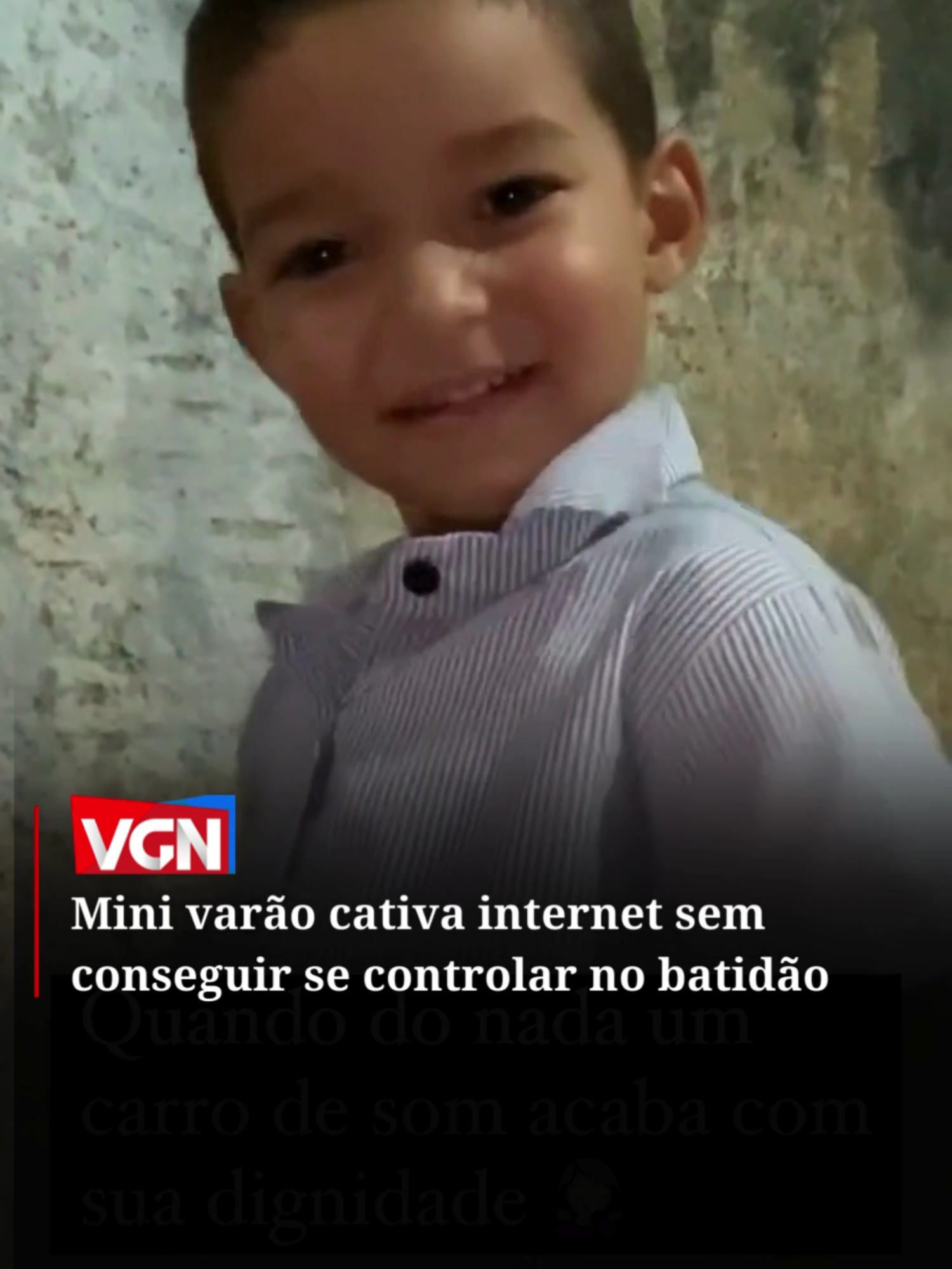 Um vídeo feito do pequeno Eron Pimenta, de Altamira, no Pará, teve grande repercussão na internet, com mais de 18 milhões de visualizações. Já vestido, o mini dançarino diz no vídeo que vai 'ir para a igreja', mas não conseguiu controlar seu ritmo ao escutar o som contagiante de uma música que vinha de um carro passando pela rua, gerando uma cena hilária. Ele foi flagrado pela mãe, Elivânia Santos, que se divertiu com a animação do filho ao ouvir a música. Eron dançou de tal forma que fez a mãe cair na risada. Nas redes sociais, internautas também acharam a cena engraçada. “Quando você tenta deixar o pecado para trás, mas ele não quer te soltar”, comentou um usuário. #vgnoticias #musica #igreja #criança