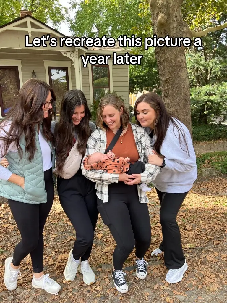 Surrounded by so much love🥺@darrsky @Kreigha @Username1440293940 #oneyear #oneyearago #fallpictures #auntiesoftiktok #aunties #girlmom 