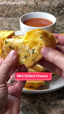 I saw these mini grilled cheese sandwiches on @KING’S HAWAIIAN page and had to make them, and they were so good! #grilledcheese #garlicbread #dinner #EasyRecipe #snacks #gameday #football #budgetmeal #soupseason 