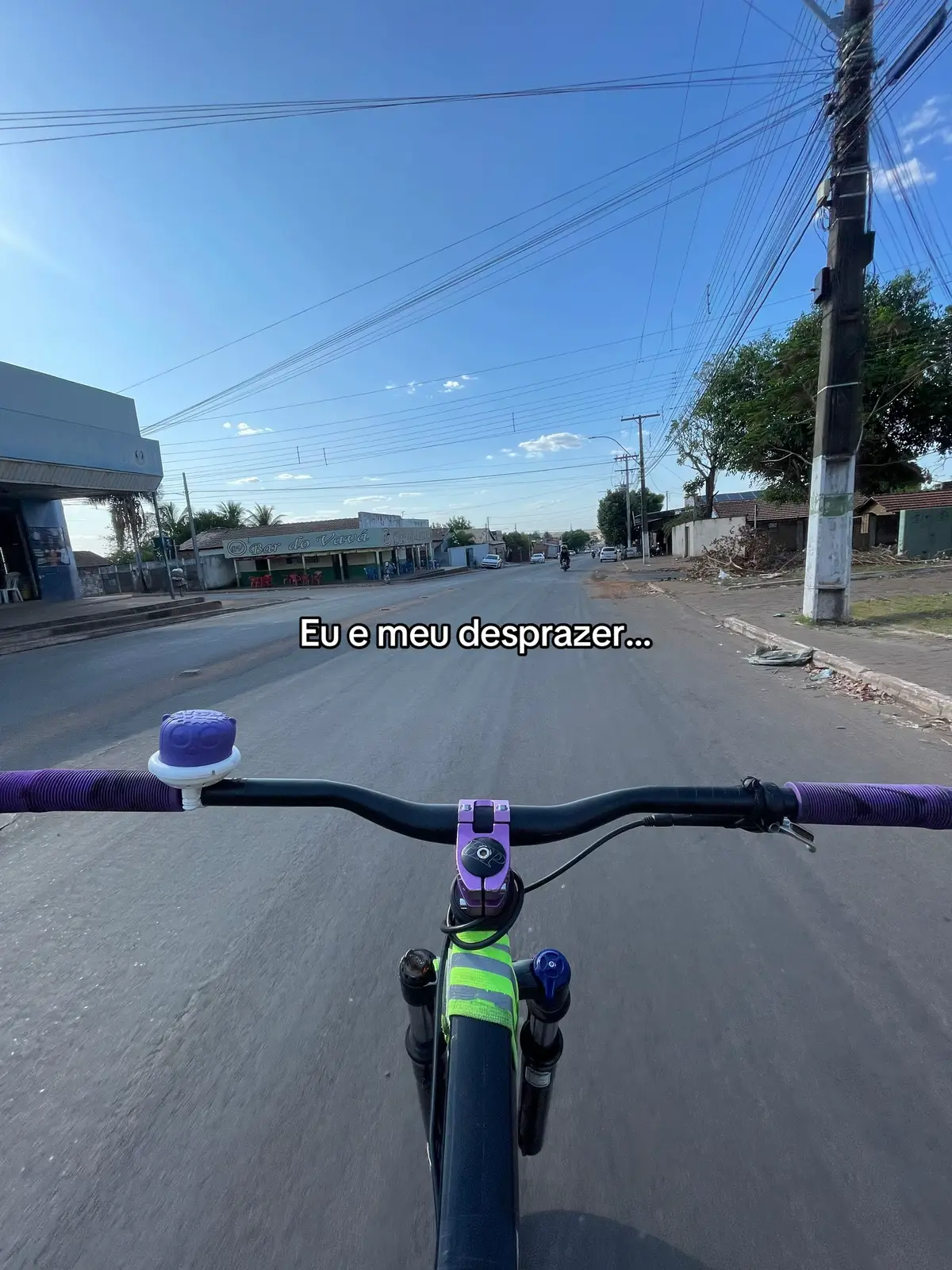 Pode ser uma simples bike e tbm nao das mais bem montadas ,mais ela sim é uma coisa que tira tudo de ruim da minha mente e que faz esquecer de tudo e fazer eu me sentir feliz , mais como nada é pra sempre, ciclos se encerram q com fé em Deus vou estar com minha 0km dos sonhos , esse é so mais um sonho de mlk que se tornou realidade e que muitos jugam , mais ela é sim o meu desprazer.❤️ #fy #fyp #viral #absolute #bike 