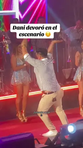 Devoró en el escenario Daniel #musica #tendencia #concierto #virall #fyp #mundo #viral_video #peru #cumbiaperuana #fans #show 