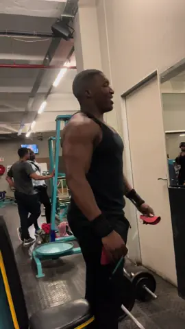 She said she wants a big dawg #SAMA28 #challenge 