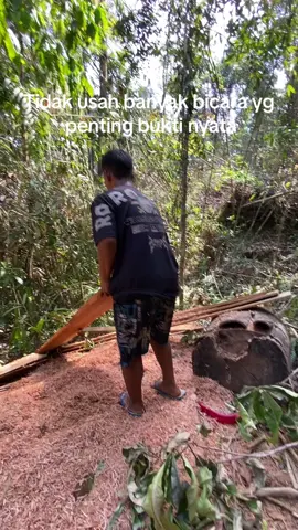 Apapun kita kerjakn yg penting halal#kuliboy#tukangsensokayu #angkatkayu 