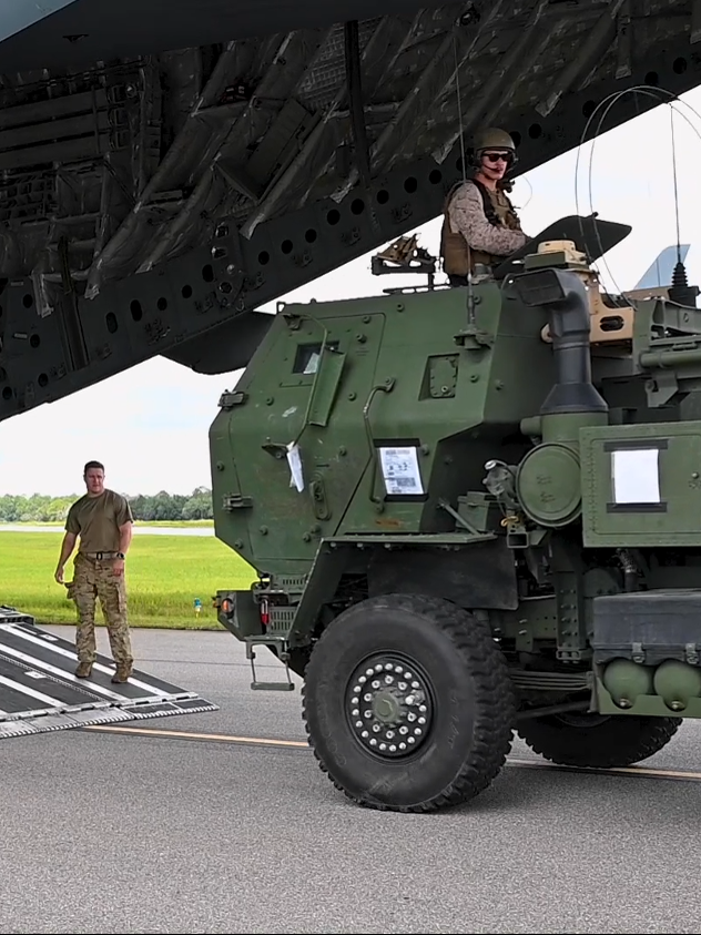 16th Airlift Squadron, 2nd Battalion, 10th Marine Regiment, 2nd Marine Division conduct joint training