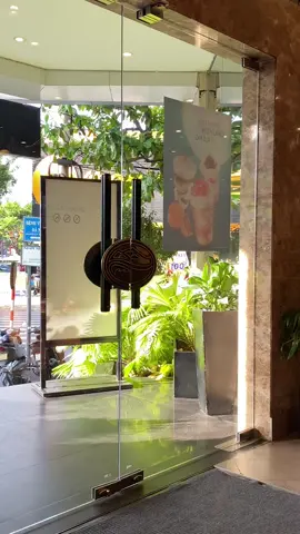 Highlands Coffee 363 Nguyễn Hữu Thọ- HCSDNA0012 NHT.  Trung Thu Sum Vầy - Đoàn Viên Hạnh Phúc cùng Highlands Coffee Người ta thường nói: “Trăng tròn là Trung thu, gặp nhau là đoàn tụ.” Tết Trung thu vẫn luôn là một trong những dịp lễ quan trọng của con người Việt Nam dù chúng ta bị ảnh hưởng phần nào từ văn hoá Trung Hoa. Song, ta vẫn giữ được những giá trị và vẻ đẹp riêng biệt của mùa lễ hội này. Đặc biệt hơn, Tết Trung Thu năm nay của Highlands Coffee chúng mình có hoạt động 