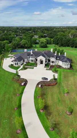 Living large with this epic backyard setup! Who’s ready for a pool day or some time on the tennis court?  #mansion #luxuryhomes #backyard #swimmingpool 