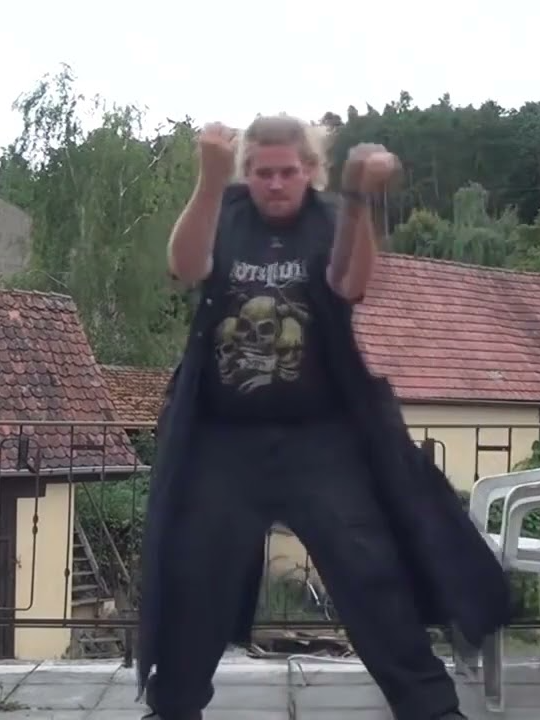 Rainer tanzt zu Remix seiner Selbst -- #drachenlordrw #rainerwinkler #tanzen #edit #drachetanzt