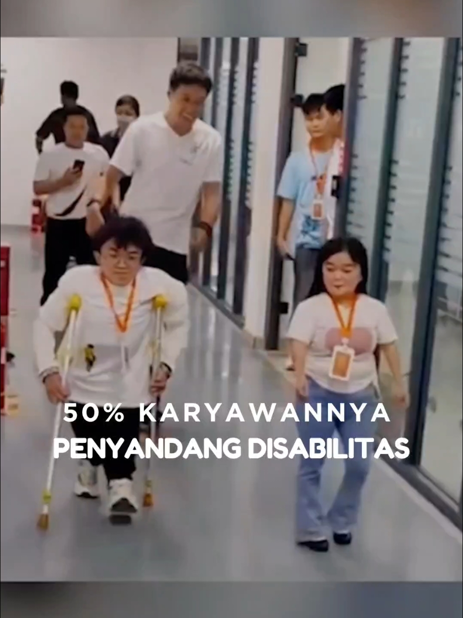 Pekerja Disabilitas yang bekerja di pabrik Mie #kisahnyata #kisahsedih #kisahinspiratif  Lima puluh persen karyawan pabrik ini adalah penyandang disabilitas. Ini adalah pabrik mie instan Baixiang. perusahaan ini memberikan kesempatan kepada para karyawan disabilitas untuk berkontribusi di berbagai divisi. Kebijakan ini tidak hanya memberi mereka penghidupan yang layak, tetapi juga membantu meningkatkan rasa percaya diri dan kemandirian. Perusahaan ini kini menjadi inspirasi bagi industri lain untuk lebih peduli terhadap kesetaraan dalam dunia kerja. #kisahnyata  #kisahsedih  #kisahinspiratif  #sedih  #shorts Kisah mengharukan Kisah sedih Kisah Inspiratif Kisah nyata Kisah keluarga TAG :  disabilitas,pekerja disabilitas,penyandang disabilitas,media ramah disabilitas,lowongan kerja disabilitas,berita ramah disabilitas,disabilitas kerja,disabilitas bisa kerja,peluang kerja disabilitas,lapangan kerja disabilitas,penyaluran kerja disabilitas,viral penyandang disabilitas bekerja di alfamart,penyaluran kerja penyandang disabilitas
