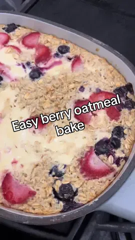 Easy kid friendly oatmeal bake #minihomesteading #homesteading #homestead #crunchymom #preservingfood #oatmealbake #fallrecipes #fall #recipes #cooking #breakfast #easybreakfast #kidfriendlyrecipe #kidfriendlybreakfast 