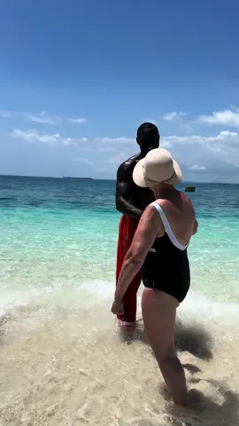 African giant goes shirtless at the beach 😱😳#zanzibar #tanzania #xyzcba #fyp #gymnastics #blackmen #confidence #Love #african #blackpanther 