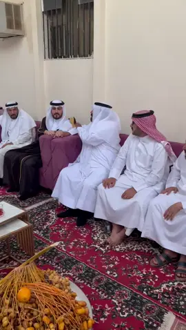 يعيش راسك يا عمي للوفاء والمواجيب يالنادر اللي نادرات وصوفك👑 الشيخ مصعب الهفل شيخ مشايخ العقيدات وعمي محمد الجاسم الطعمة ابو جاسم