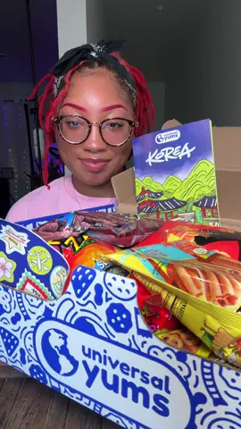 Korea Snack Box from @Universal Yums  I love these snack boxes so much, it gives me the opportunity to try new snacks from all over the world! 🌎 #universalyums #asmr #mukbang #snackbox #tastetest #snackbox 