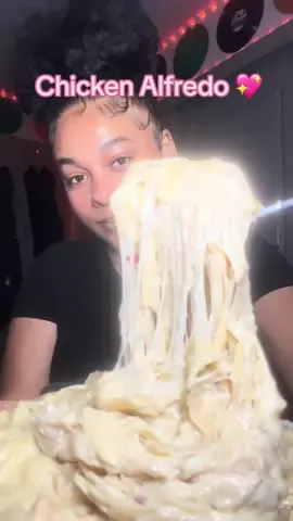 Homemade chicken alfredo 💖💖 Shouldve added more cheese!😖😖 #chickenalfredo #alfredo #pasta #cheese #asmr #mukbang #foryou #foryoupage #fyp #fypp #trend #trending #explore #creatorsearchinsights @AaronMichelle🩷 @Buldakbabes 