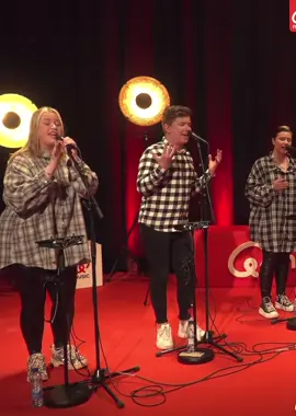 Onze versie van ‘Door De Wind’, live bij @Qmusic Nederland ✨✨✨ #doordewind #missmontreal #viral #blowthisup #voorjou #fy #zingen @jobteunis @Joy van Keep @Zorah 