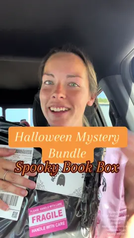 Ok booktok, who is ready for the coolest Halloween mystery box 🙌 So many goodies in here and 10/10 for packaging and presentation! #halloweenmysterybox #halloweenmysterybundle #BookTok #blinddatewithabook #spookyblinddatewithabook #spookybookbox #halloween #halloweenbook #spookyseason #spookyseason2024 #spookybooks 