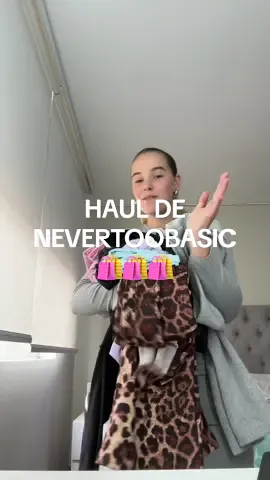 dmsss feliz con mis nuevas prenditassss de @Nevertoobasic AMOOO 🛍️💞⭐️💋