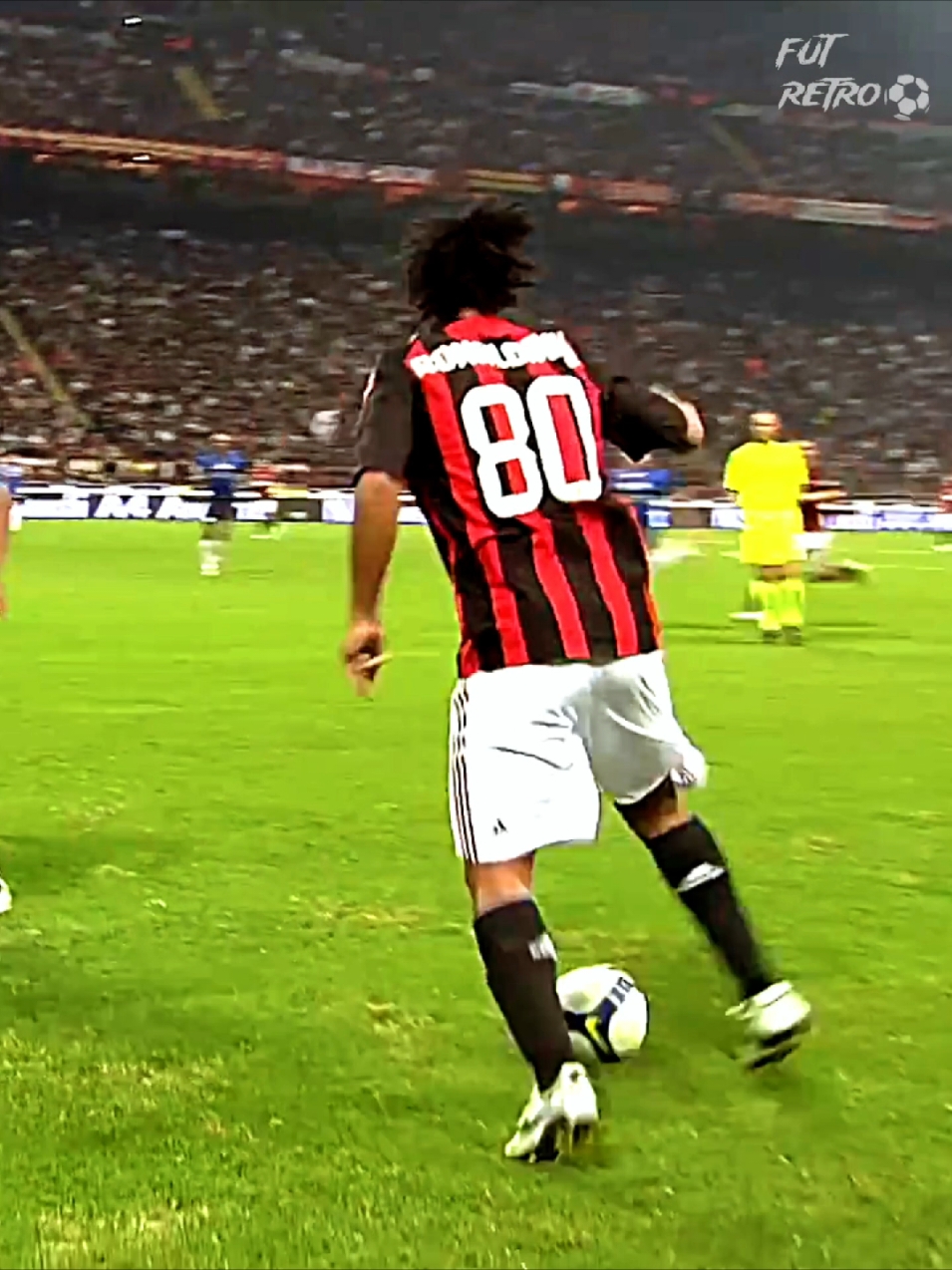 RONALDINHO GAÚCHO SHOW AC MILAN 🇧🇷👑 #ronaldinho #skills #Soccer #soccerplayer #milan