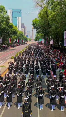 Así vivimos el desfile Cívico Militar por los 214 años del grito de independencia, desde paseo de la Reforma, Ciudad de México.  #fuerzaaerea #ejercito #marina #independencia #cdmx #urbanacdmx #cdmx_oficial #cdmexico #reforma #militar #drone #dji #desfile #armada #rescate #angeldelaindependencia 