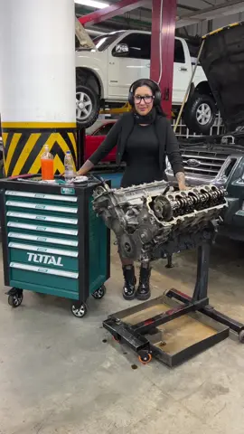 Últimamente se estan desarmando los motores para diagnosticar pero al final se terminan comprando de chivera xq sale más rentable $$ para el cliente y ya no he tenido la oportunidad de armar otro motor 🥲 mientras eso sea lo mejor para cliente asi seguira siendo ya me tocara armar otro #venezuela #venezolanas #mecanica #mecanicaautomotriz #alewetter #wetter 