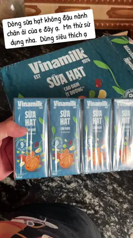 Sữa Hạt dinh dưỡng cao đạm ít đường của vinamilk . Dùng siêu ngon luôn ạ 