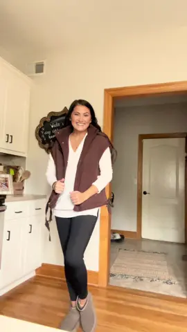 The cutest oversized fleece vest! Free shipping! #freeshipping #freeship #fleece #vest #fleecevest #cozy #fallfashion #fallstyle #falloutfits #fallfashiontrends #fallstyleinspo #tts #tiktokshop #tiktopshopfinds 