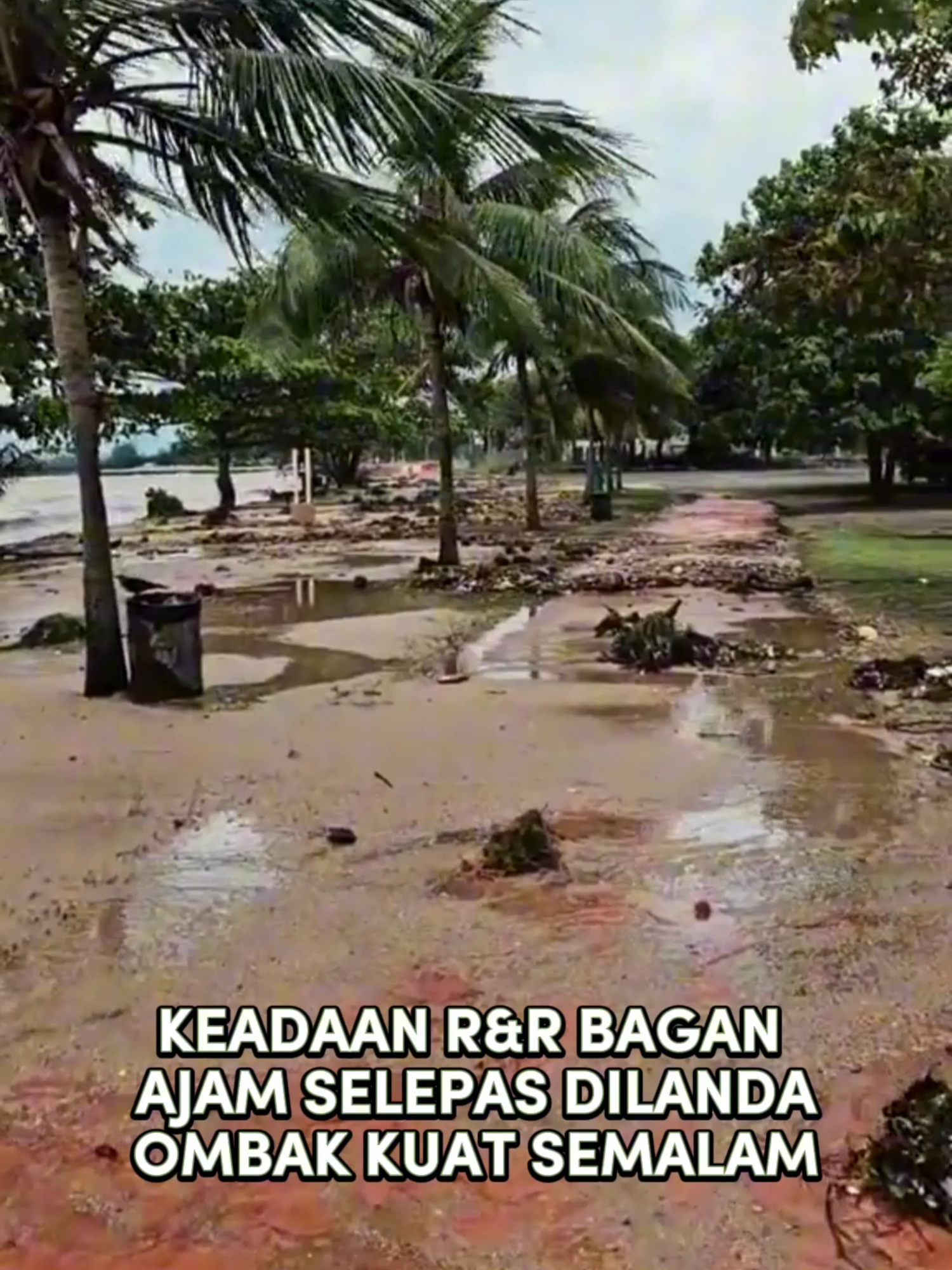 Keadaan R&R Bagan Ajam selepas dilanda ombak kuat semalam. Semoga semuanya dipermudahkan.  #malaysiatribune #baganajam #ombakkuat