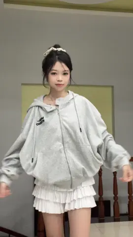 Hoodie zip : @Mon Studio 🤍  Dc ??