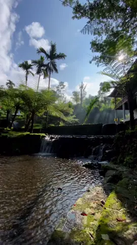 Ada yang belum kesini lur ? Nih buat kalian yang mau santai bareng keluarga, cocok banget kalo kalian mlipirnya kesini. Apalagi pas lagi cerah 🍃 📍Guratan Watu, Baturaden Repost Instagram : @minfadlyy #guraubaturraden #guratanwatubaturaden #baturaden #baturadenhits #purwokerto #infopurwokerto #instapurwokerto #purwokertokeren #purwokertocity #purwokertoonline #purwokertohits #banyumas #banyumascity_ #banyumaskeren #reels #reelsinstagram #instagram #instagood #instalike #instadaily #nature #pesonaindonesia #wonderfulindonesia