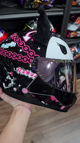 Mesuca ✘ Kuromi Full Face Helmet #ridermalaysia #tiktokmalaysia #helmet #fypシ #fypage #fypシ゚viral #fyp #glowinthedark #helmetglowinthedark #mthelmets #bilmolahelmet #araihelmet #agvhelmet #shoeihelmet #kythelmet #nhkhelmet #sharkhelmet #hjchelmet #bikermalaysia #helmet #kuromi 