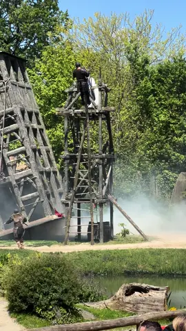 OMG 😲 #puydufou #stunt #vikings #cascade #show 