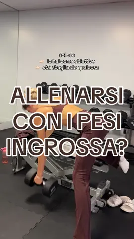 allenarsi con i pesi / in palestra ingrossa il corpo? domanda che ricevo spesso e la risposta è no a meno che non sia l’obiettivo (allora si lavora per far sì che accada 💪🏻) o non si stia sbagliando qualcosa! ☺️ #allenamentodonna  #fitnessfemminile #palestra #pilates 