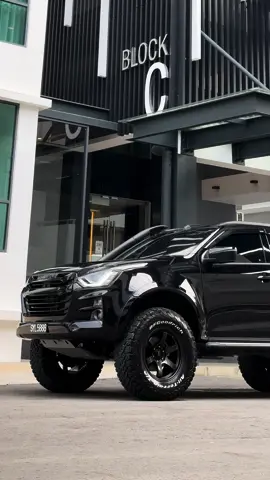 🖤🖤🖤 #ARB #TJM #Pedders #raysjapanwheels🇯🇵 #bfgoodrich #dmax2024 #isuzudmax #rogue #Gramlights #hiluxrogue #isuzu #fyp #fypシ #hailak 