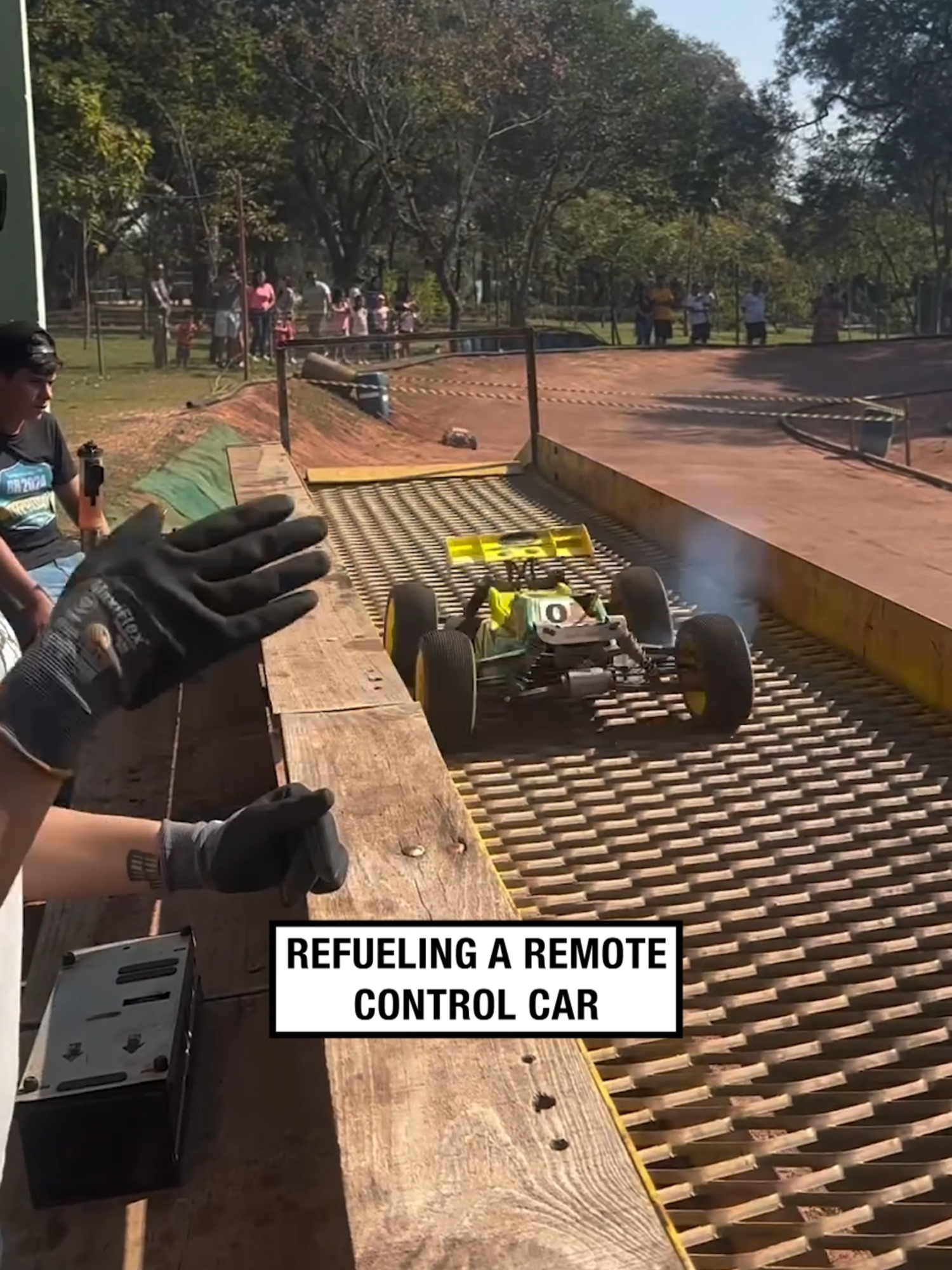 Thought they were going to change the batteries...🤣🪫 🎥 @nocontroleracing  #UNILAD #RC #remotecontrol #remotecontrolcar #race #racecar #racing #pitstop