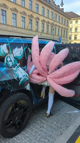 Me getting In and out of the @Kia worldwide  cars at LEC expo in my Ahri tails is so funny to me idk why 😂😂 Big thankyou to Kia for giving us cosplayers the lift from XPO to Arena it was VERY HANDY!! 🫶 @LEC @League of Legends  🩷 🩷 🩷 #ahri #ahricosplayer #ahrilol #ahricosplay #kia #zeri #starguardianahri #starguardian #starguardiancosplay #worlds2024 #lecxpo #leagueoflegends #leagueoflegendscosplay #lolcosplay #cosplaygirl #twitchstreamer