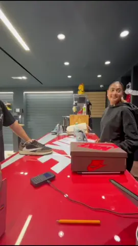 Tails NEVER Fails #creatorsearchinsights #traviscott #sneakerhead 