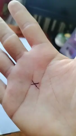 Các nàng hỏi dấu cộng, dấu nhân xuất hiện ở lòng bàn tay có ý nghĩa gì?  Dấu nhân này thể hiện cho giác quan thứ 6 và phước lộc đó các nàng. Những ai có bàn tay xuất hiện nó, người này có nhiều phước lớn, tai ương hoạ nạn hay được người nâng đỡ mà qua, làm ăn hay được người âm phần giúp gọi là lộc âm. Họ nhạy bén, cảm nhận tốt, nhanh nhạy với giao dịch tiền bạc nhé. Em cũng có nè, nhà mình có ai coá ko?