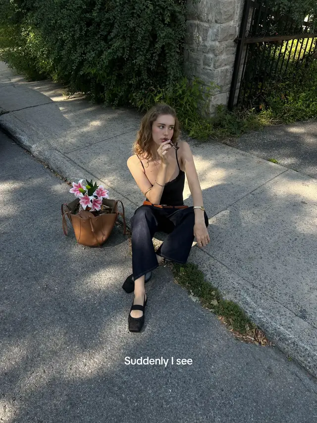 The woman that you are omg her insta is IT #icanseethefuture #lilyvanderwoodsen #future #goldgirl 
