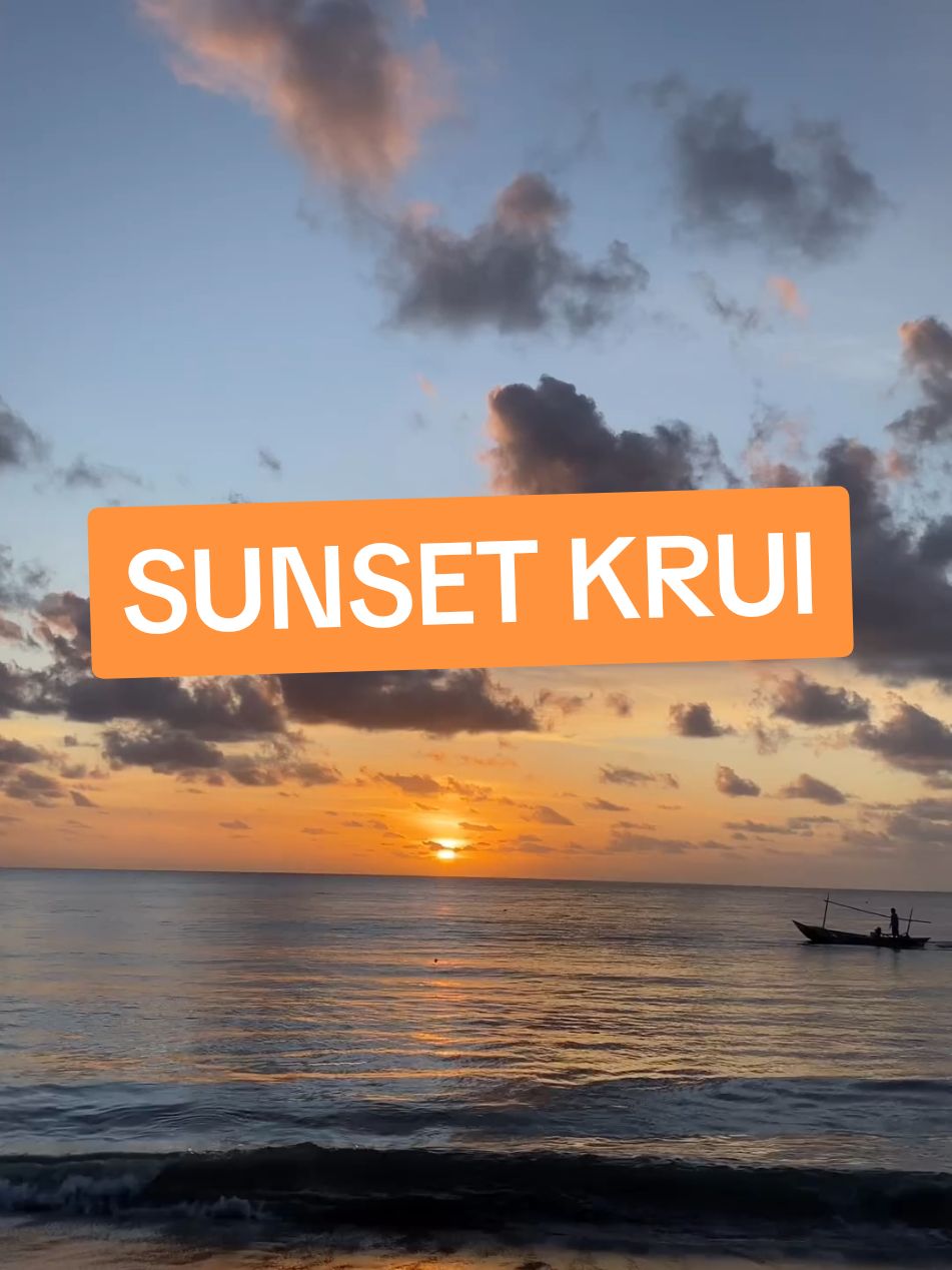 Sunset di Krui, Pesisir Barat Seindah Ini ☀️🌴❤️ | 📽️: betiriafitri/ig #krui #pesisirbarat #kruipesisirbarat #kruilampung #kruipesisirbaratlampung #lampung #sunsetbeach #sunset #pesisirbaratlampung #kabupatenpesisirbarat