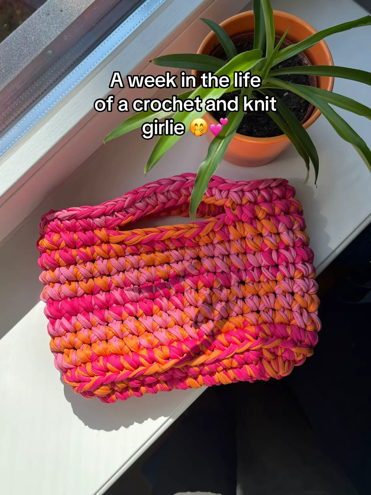 New season, new home, new exiting projects 🤩#selfmade #knitting #sweatervest #crochet #crochetbag #spookyseason #günstig 