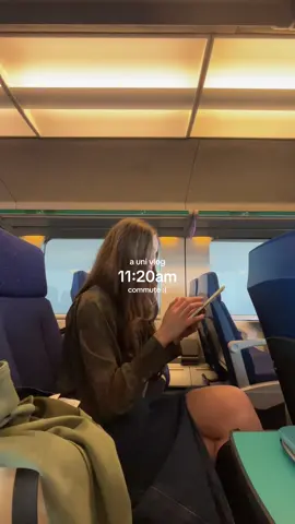 from online uni to commute life 📝🚊📚 #univlog #comewithmetouni 